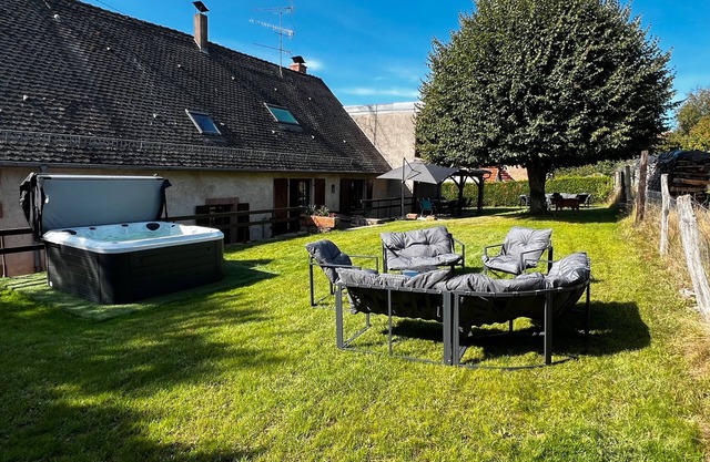 Holiday Home 'La Buissonnière' with Private Terrace, Private Garden and Wi-Fi