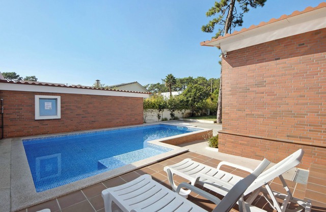 Holiday Home 'Moradia Pinheiro Manso' with Private Pool, Private Terrace and Wi-Fi