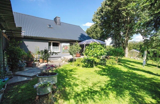 Holiday Home 'Rustikales Ferienhaus' with Private Terrace, Wi-Fi and Air Conditioning