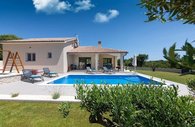 Holiday house Belavići for 1 - 6 persons with 2 bedrooms - Holiday home