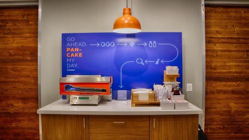 Holiday Inn Express Hotel & Suites Knoxville by IHG