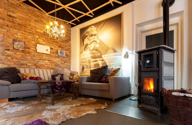 Holiday Loft AUGUST’S TREASURE CHEST