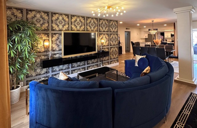 Hollywood in Tempe! 8 Beds+ASU+Pool+HT+16 Guests