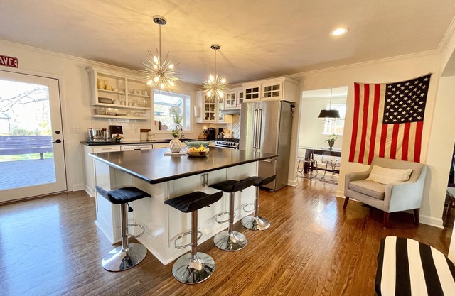 Home Away From Home (5 miles to downtown)