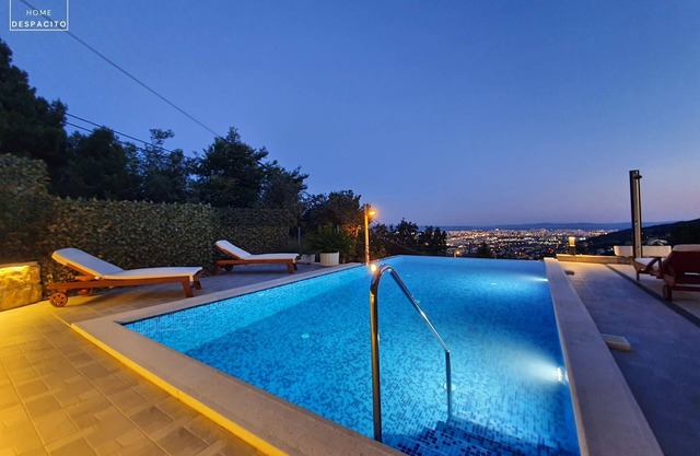 Home DESPACITO - Klis, Split, private heated pool