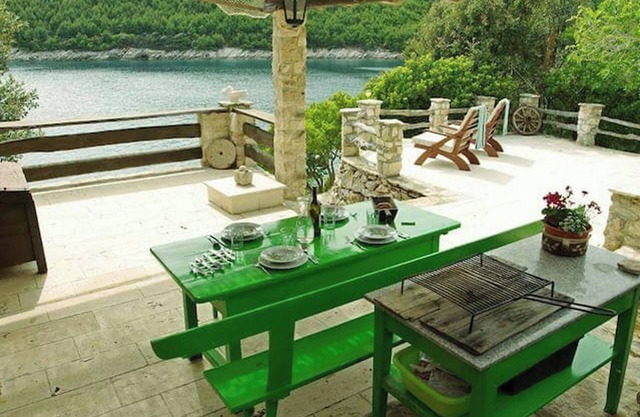 Homerez - Cozy House in Selca with BBQ