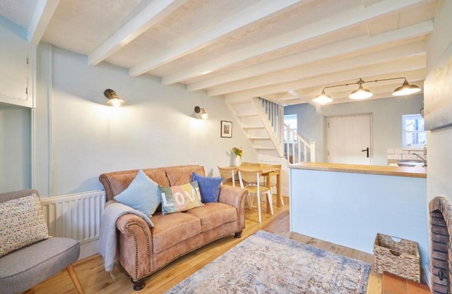 Host & Stay - Honey Cottage