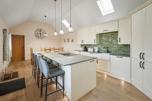 Host & Stay - The Byres