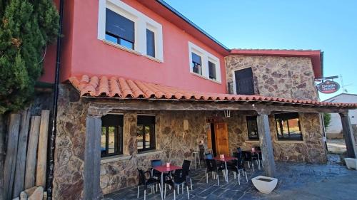 Hostal Las Cavenes Del Cabaco