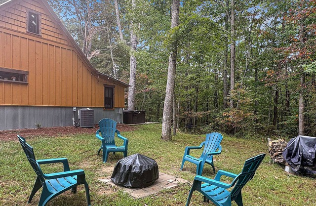 Hot Tub - 2BR + Loft Cabin - 2 mi to Cloudland