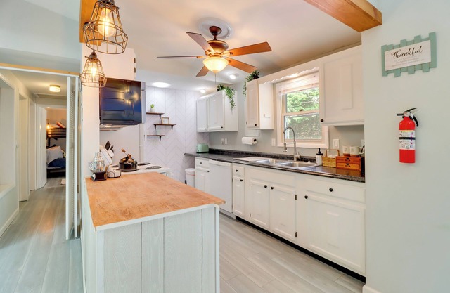 Hot Tub & Amenities: Sunny Albrightsville Cottage!