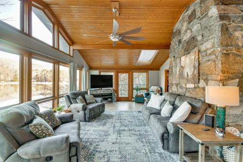 Hot Tub and Mtn Views! Rumbling Bald Resort Cabin