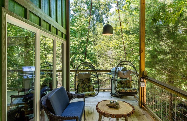 Hot Tub | Handcrafted 1BR Treehouse Inspired Bungalow | Lookout Mountain | Romantic Getaway