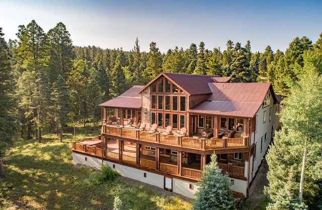 Hot Tub | Luxury | Views | Woodland Castle