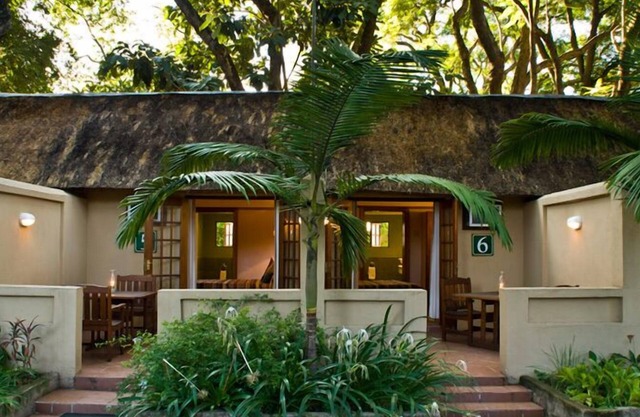 Hotel Numbi and Garden Suites