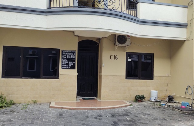 Hotel O C16 Siwalankerto Syariah