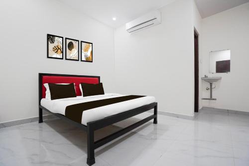 Hotel O Mid-Night Inn