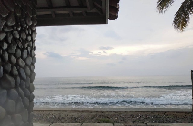 Hotel O Penginapan Putri Asih Sawarna