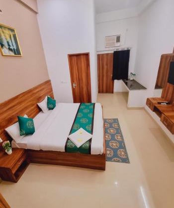 Hotel The Vrindavan Rooms BY SILVER-KEY
