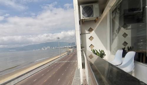 Hotel Vi-vu nhìn ra biển