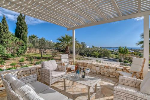 House Feinikas - Quiet area with Beach access