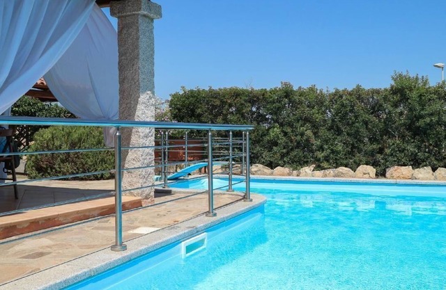 House in Budoni with swimming pool and private parking