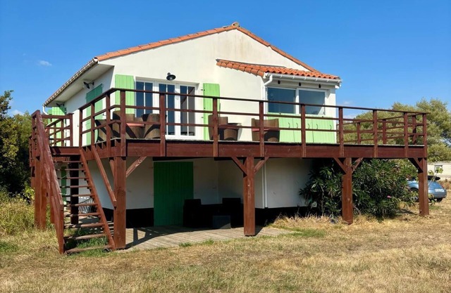 House in the heart of the oyster farm