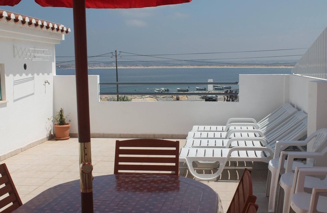 House in Peniche (Papoa) overlooking the bay