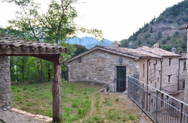 HOUSE in the HEART of the MEDIEVAL VILLAGE, indipendent entrance with garden