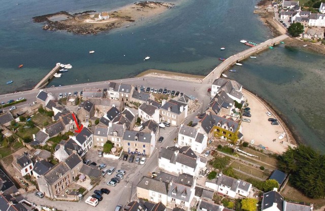 HOUSE in the heart of ST CADO, at the foot of the Ria d'Etel, ideal for families