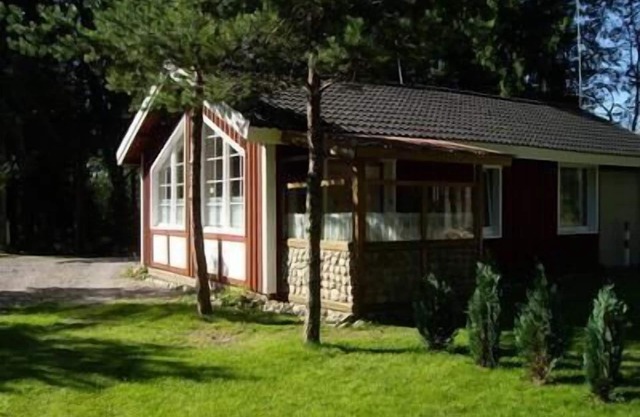 House Lena on a large plot at the edge of the forest