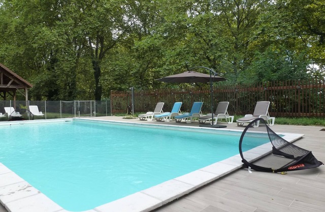 * House Morin Castle, exceptional setting on the edge of the channel Garonn