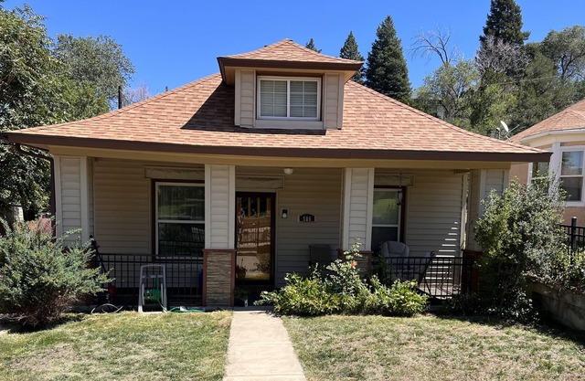 House near downtown Trinidad- Families welcome!