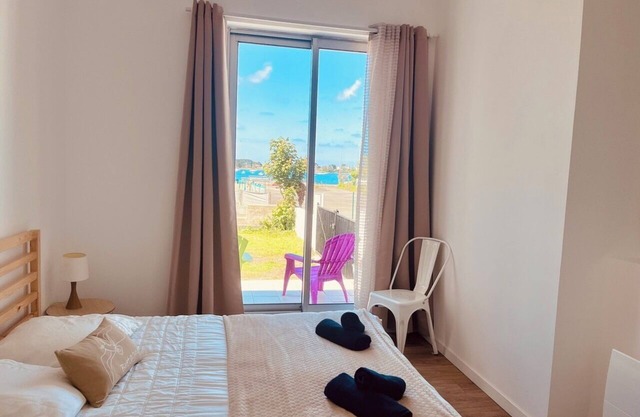 House on the port of L'aber Wrach, sea view.