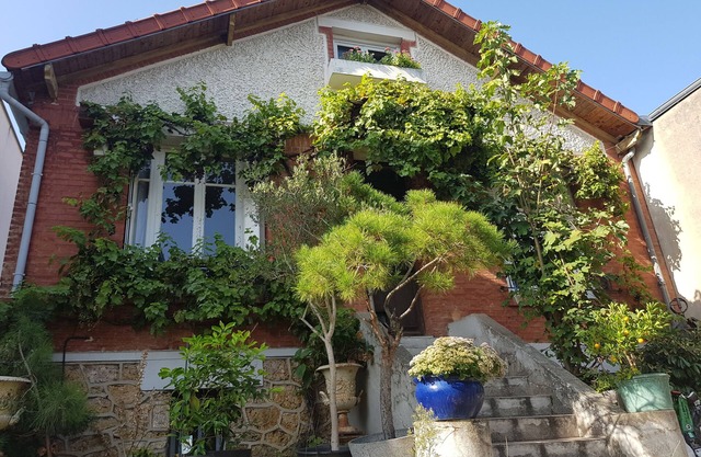 House with garden and jacuzzi a few minutes from Paris and Versailles