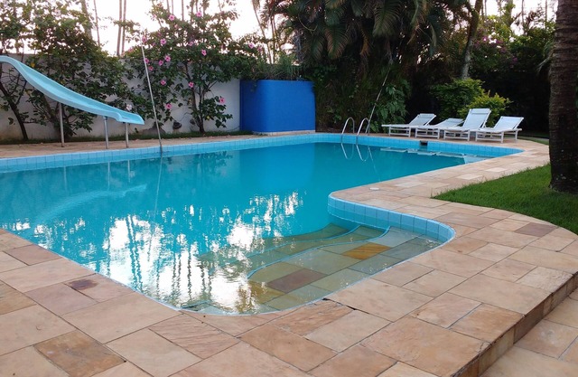 HOUSE WITH SPECTACULAR POOL