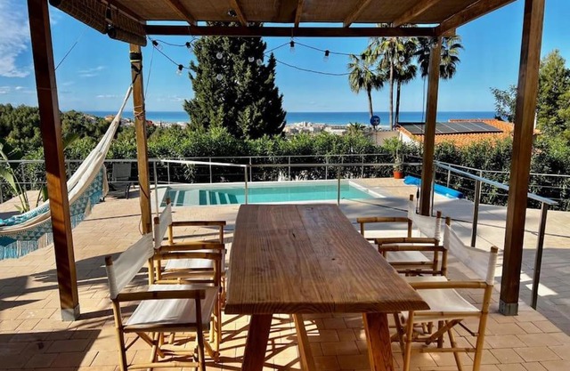 House with swimming pool and amazing sea and mountain views in Montgó, Denia