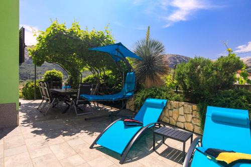 House Zrile with garden and jacuzzi
