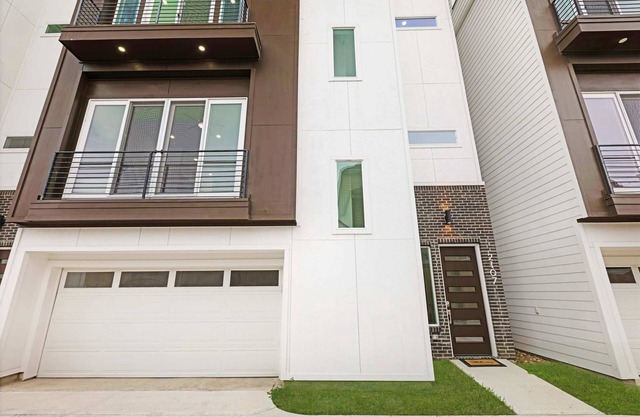 Houston 6 Bedroom Home