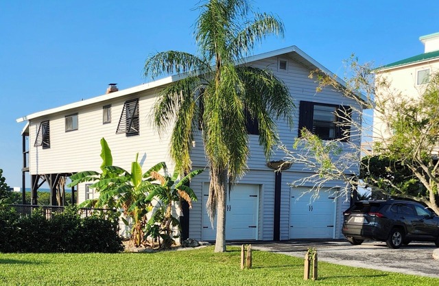 Hudson, FL Cozy Waterfront Villa. A Relaxing Florida Destination on the Gulf!