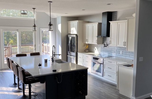 HUGE Getaway Home on 3 Acres - 10min to downtown