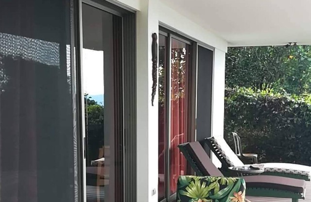 Huge One Bedroom House with Stunning Views, Cool Breezes 1/2 hr to Dominical