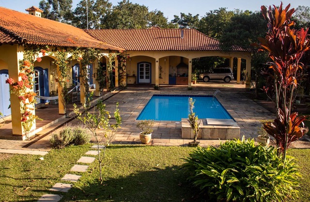 I rent a house in Granja Viana