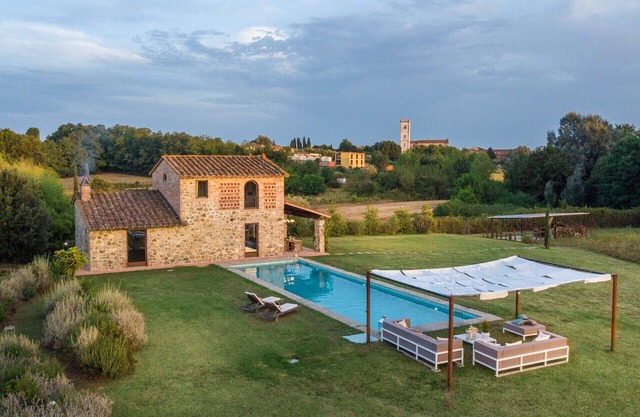 IL CONTE Luxury Tuscany 3 bedrooms Farmhouse Villa with Private Pool and SPA in Orentano
