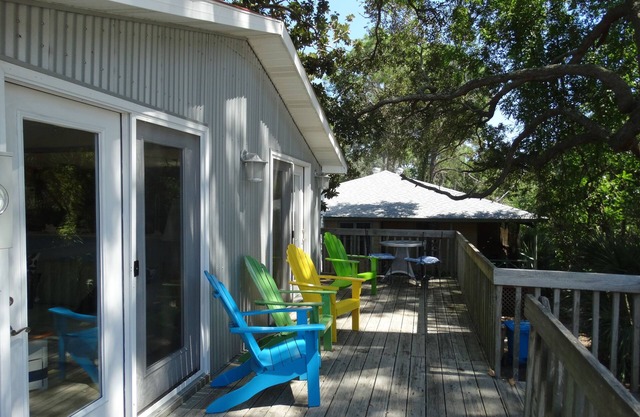 Immaculate and Pet Friendly 2 BR 2 Bath House on Tybee's North End!