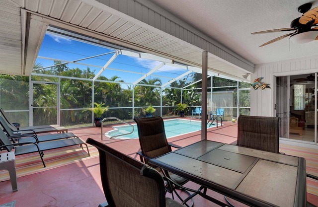 IMMACULATE PRIVATE POOL HOME MINUTES TO BEACHES, DOWNTOWN.