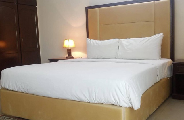 Impeccable 3-bed Apartment in Lahore