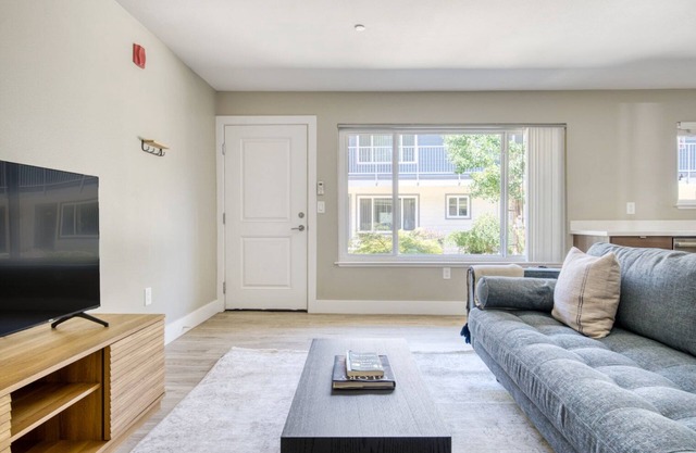 Impeccable Campbell 1BR w/W/D, Pool, Gym, walk to WF + TJ, by Blueground