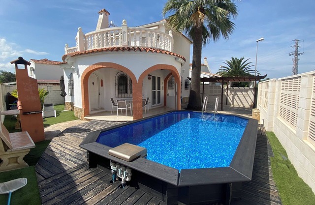 In front of the sea. Rosales (NR). Luxury Villa with aa, wifi and swimming pool
