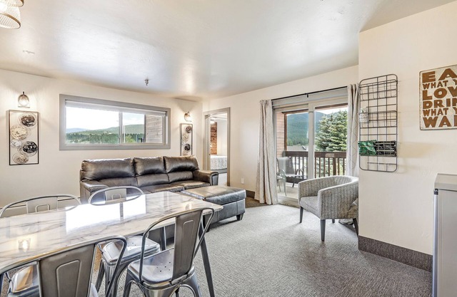 In-Town | 2 Bedroom Suite | Elk Horn Lodge 200